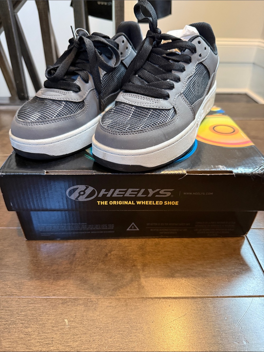Heelys Men’s Gray Low-Top Wheeled Sneakers with Black Laces
